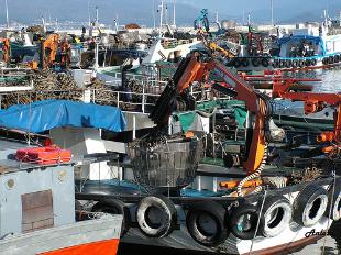 A oposición lamenta que non haxa axudas para a pesca de baixura, á que non se lle deixa máis saída que o desmantelamento