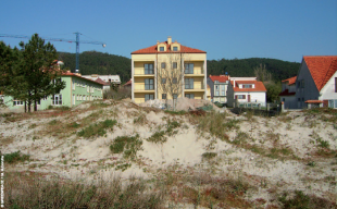 Chalets á beira das dunas en Fisterra, a pé do Espazo Natural Protexido da Costa da Morte